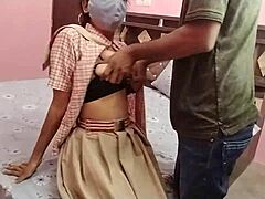 Étudiante desi vierge 18 ans première levrette gros seins serrée