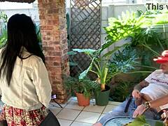 baisse mutuelle outdoor avec belle-soeur minijupe gros plan 😏🌳🍑