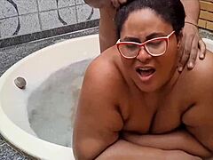 Lehrerin schleicht sich ran für Schülerfick mit mega Squirting