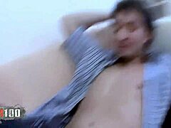 Jeune brune française 18+ Chrystals chatte serrée se fait défoncer par Jorge