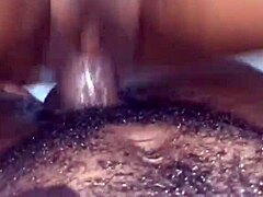Belle-fille qui chevauche la queue de son beau-père en levrette avec creampie dehors